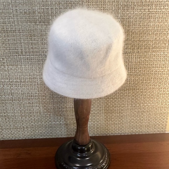 🌟HP🌟NWOT Winter White Angora Cloche/Bucket Hat by Capelli of New York - Picture 3 of 10